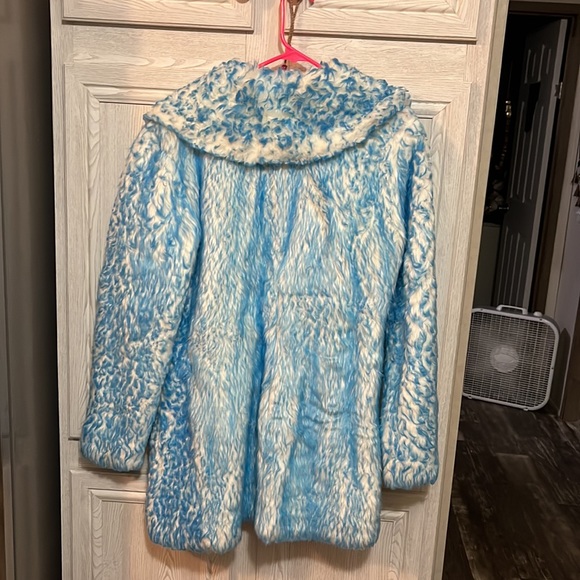 Coat - Picture 3 of 4